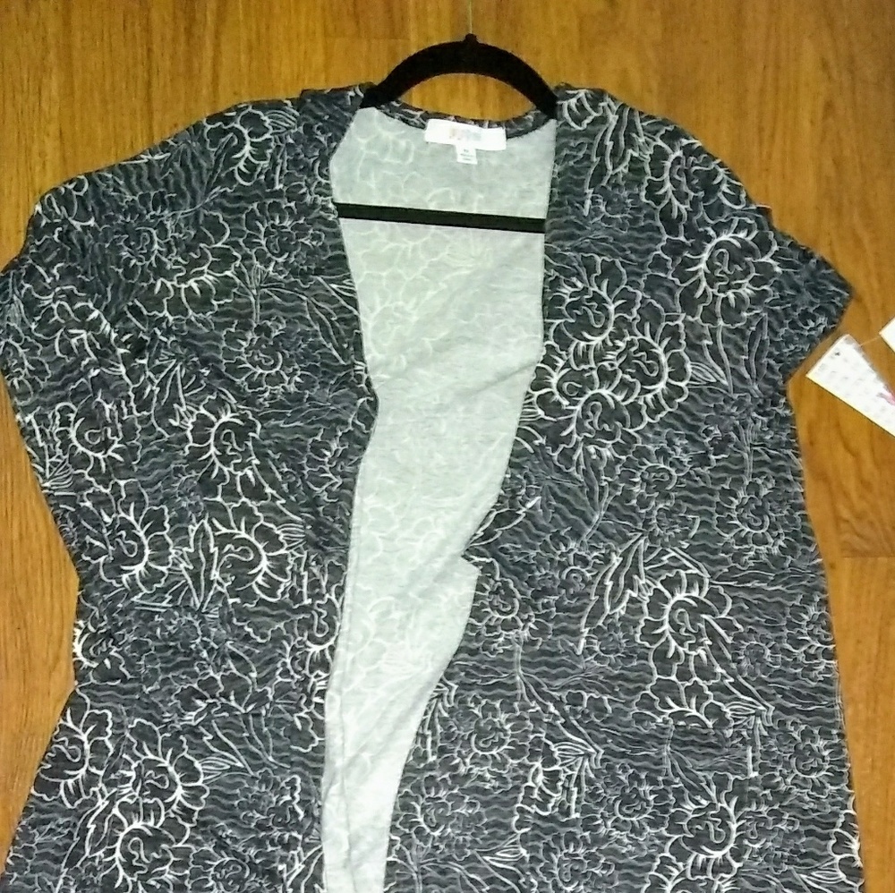 NWT LulaRoe Sarah Medium Cardigan